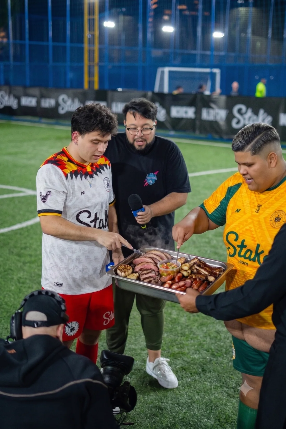 Jogadores no churrasco durante a pausa